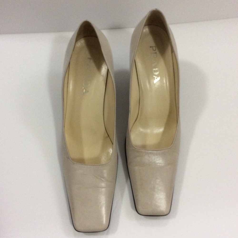 Prada off white pumps size 40